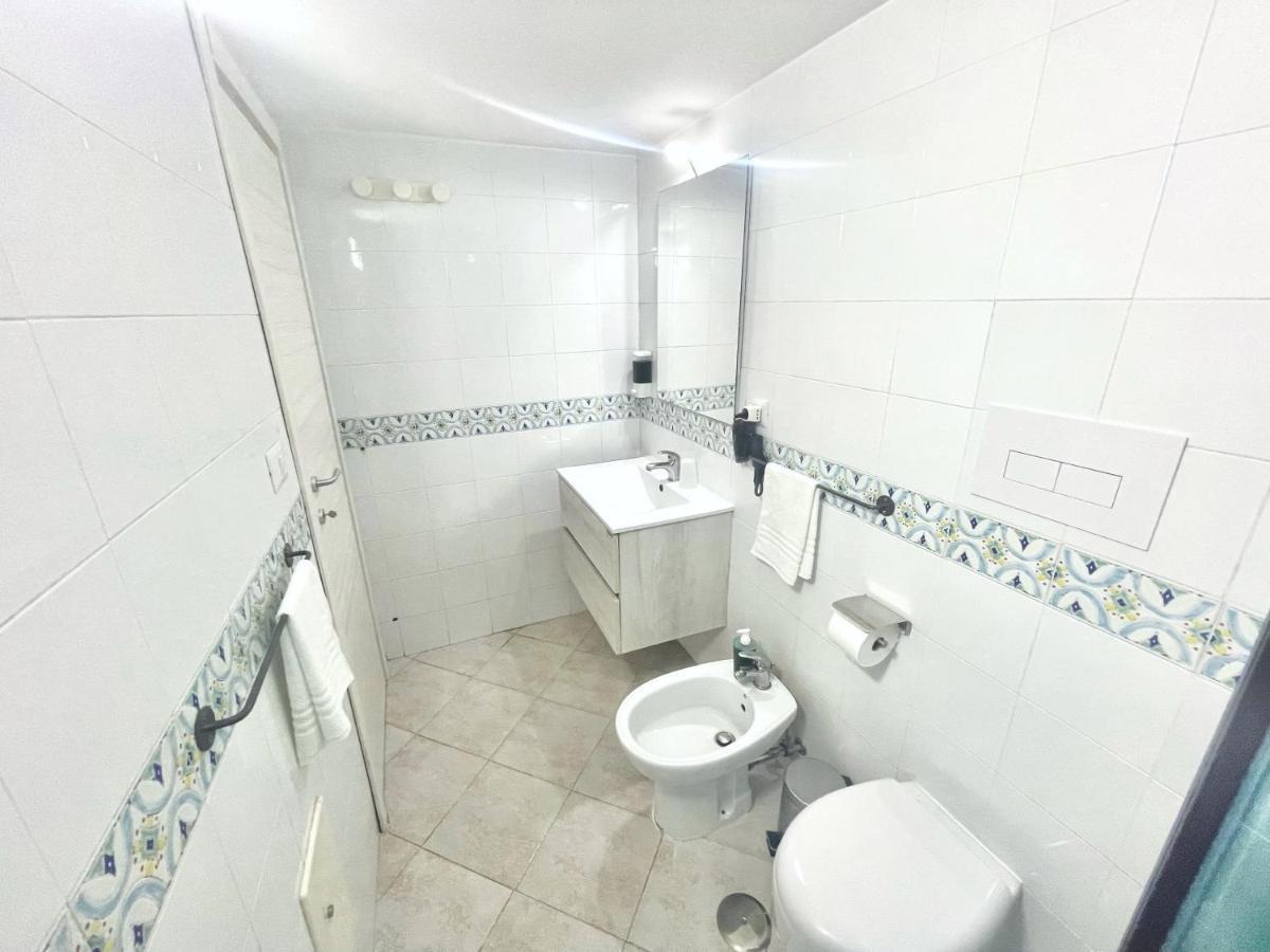 House Relax Apartment Centro Di Napoli Exterior photo